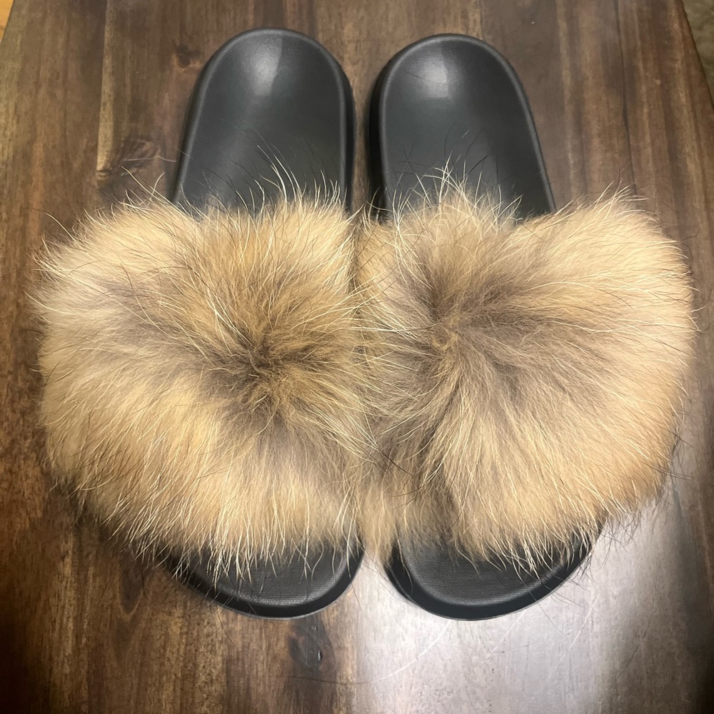 Faux fur slides